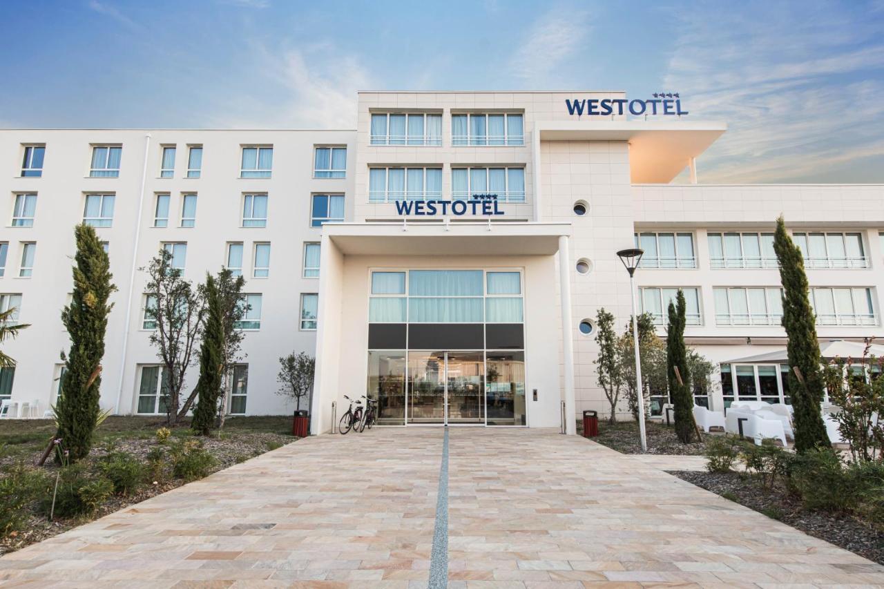 Westotel Tours Val De Loire La Ville-aux-Dames Esterno foto